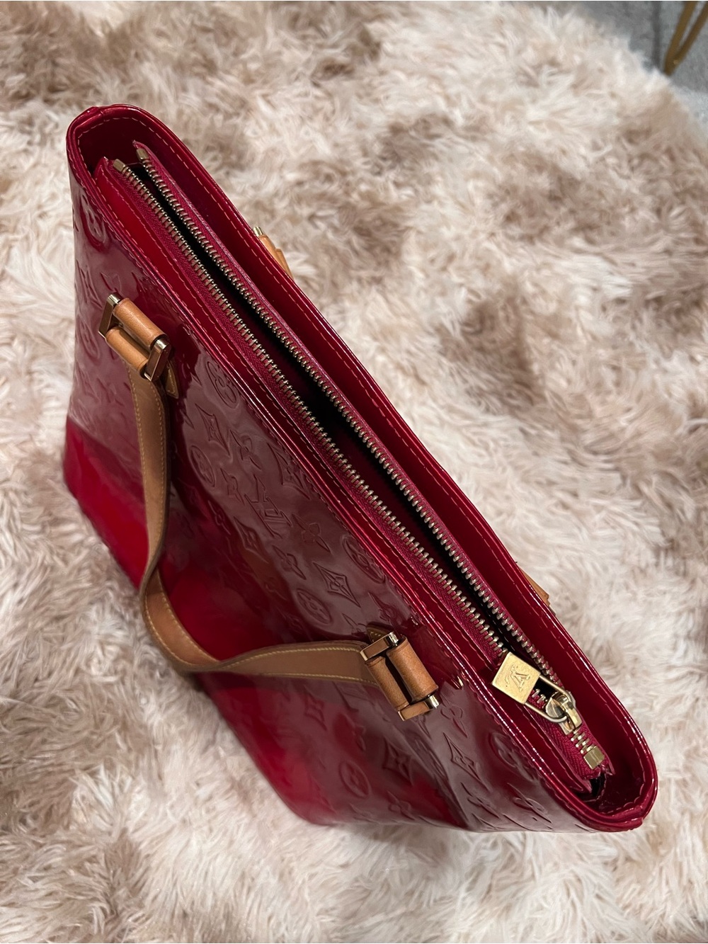 Louis Vuitton Red Patent Vernis Tote with Natural Vachetta Handles - Picture 3 of 4